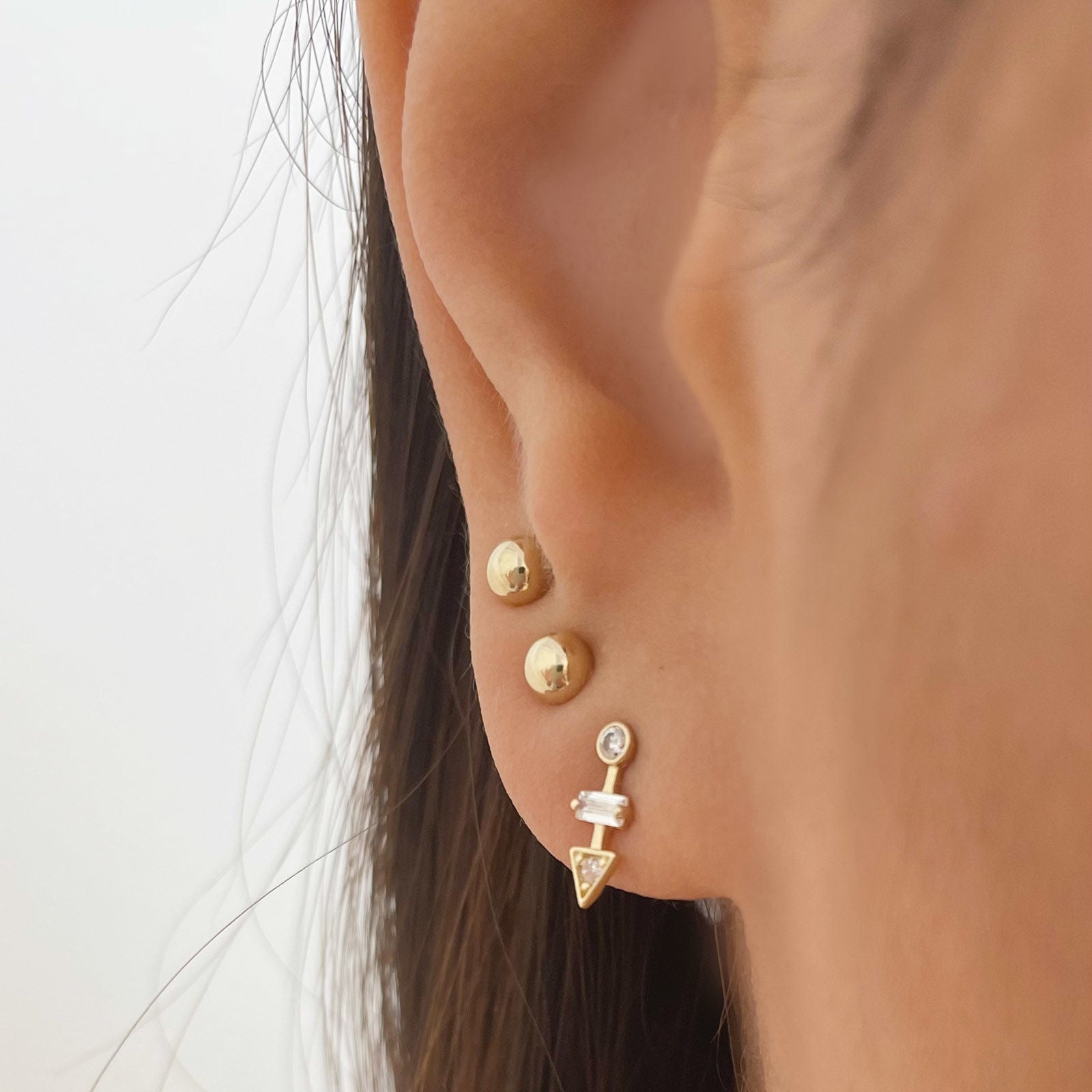 עגילים צמודים מזהב צהוב 14 קראט - מיילין עגילים צמודים מזהב צהוב 14 קראט - מיילין