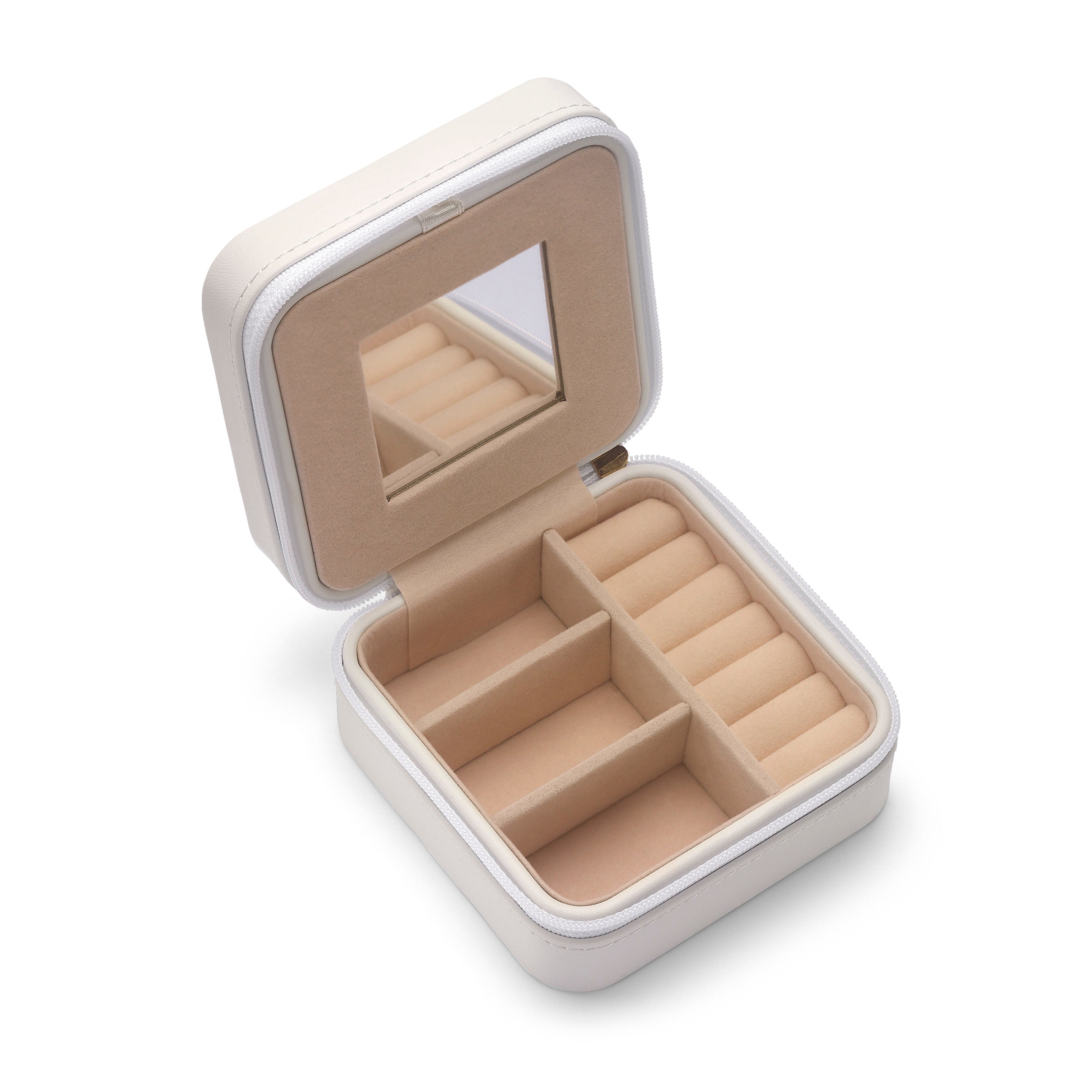 קופסת תכשיטים מפנקת  - צבע לבן קופסת תכשיטים מפנקת  - צבע לבן