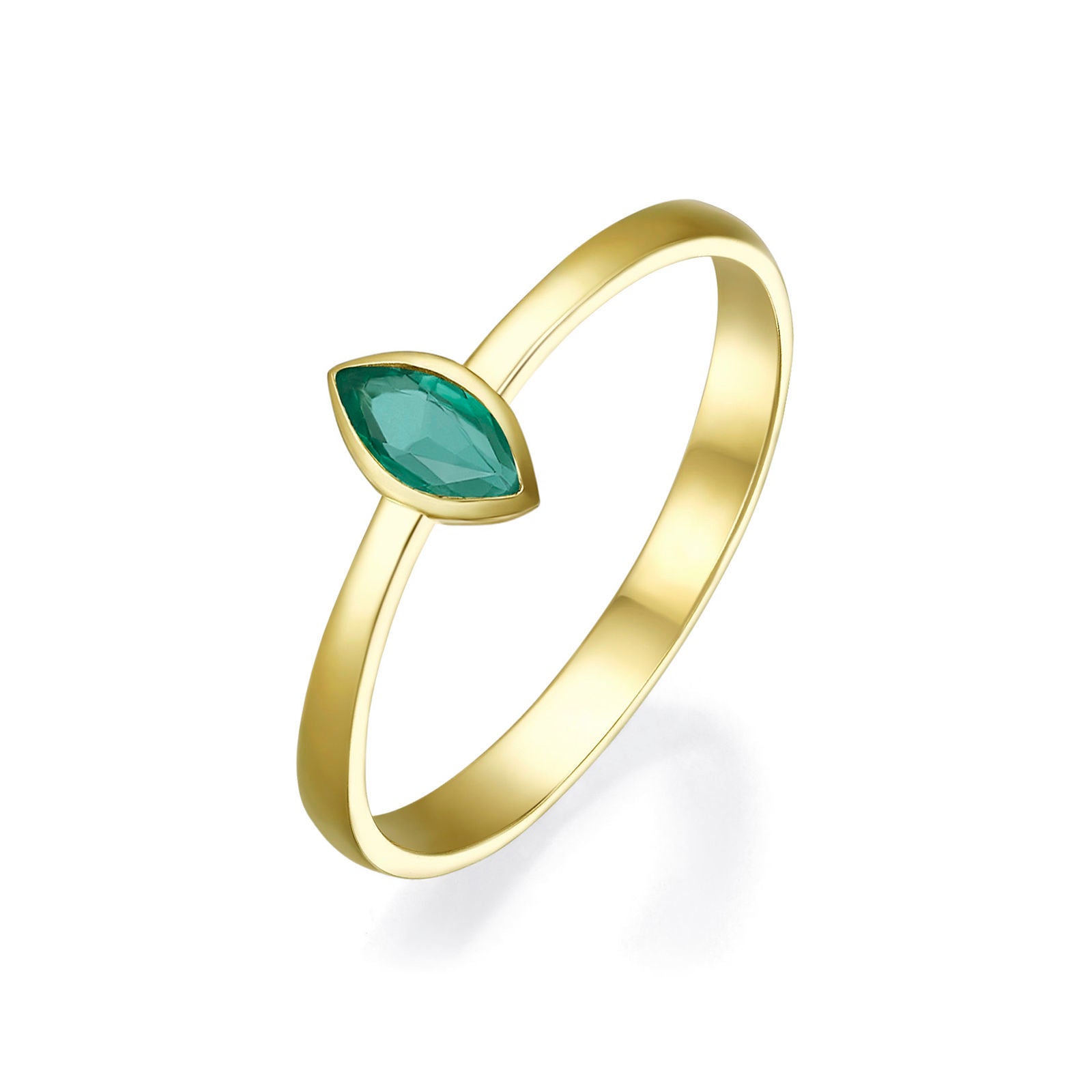 טבעת אמרלד מזהב צהוב 14 קראט - יולי ירוקה טבעת אמרלד מזהב צהוב 14 קראט - יולי ירוקה
