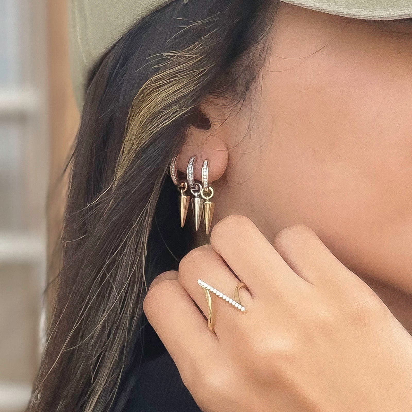 עגילי צ'ארם לאישה מזהב אדום 14 קראט - צ'ארם ניט עגילי צ'ארם לאישה מזהב אדום 14 קראט - צ'ארם ניט