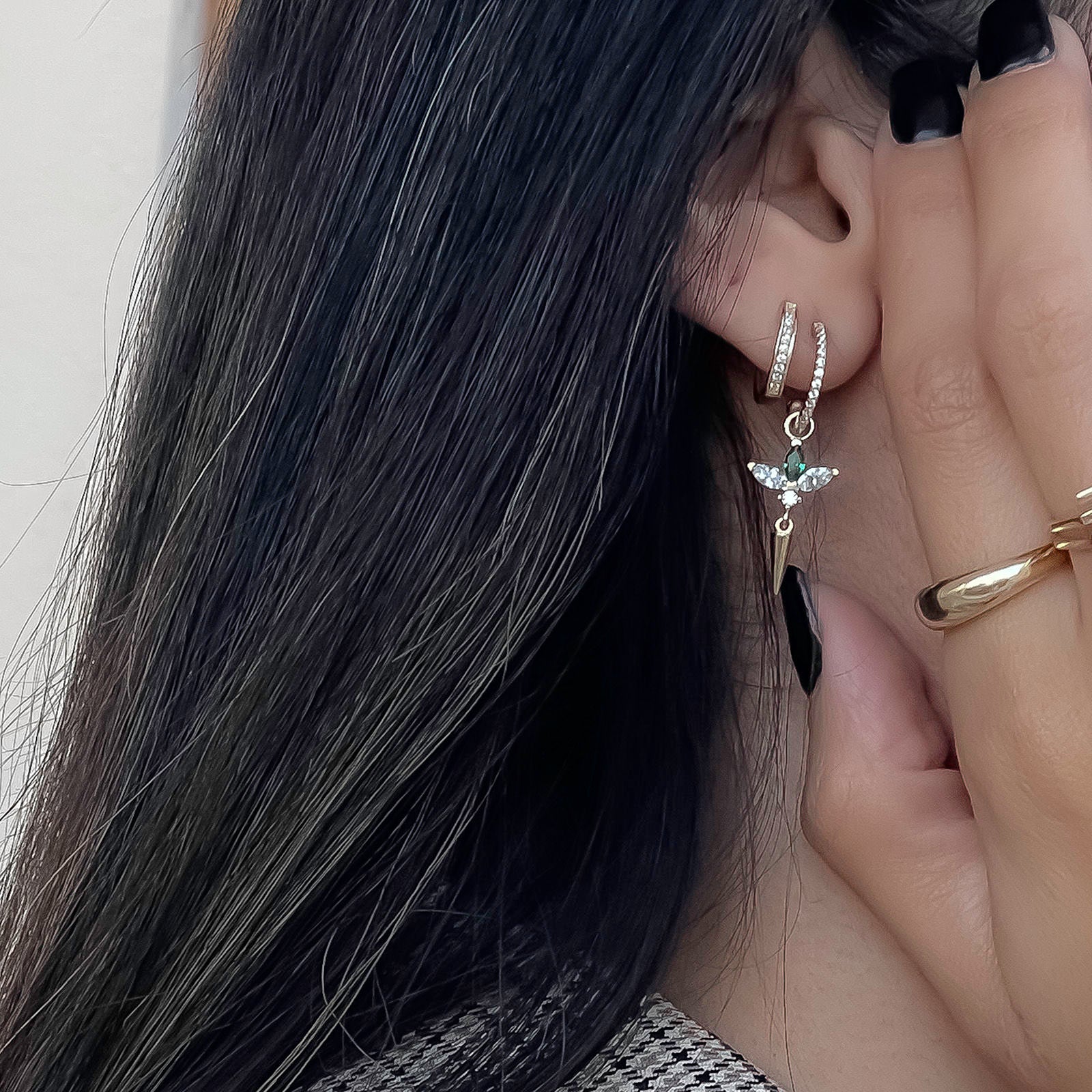 עגילי צ'ארם לאישה מזהב צהוב 14 קראט - צ'ארם לוטוס עגילי צ'ארם לאישה מזהב צהוב 14 קראט - צ'ארם לוטוס