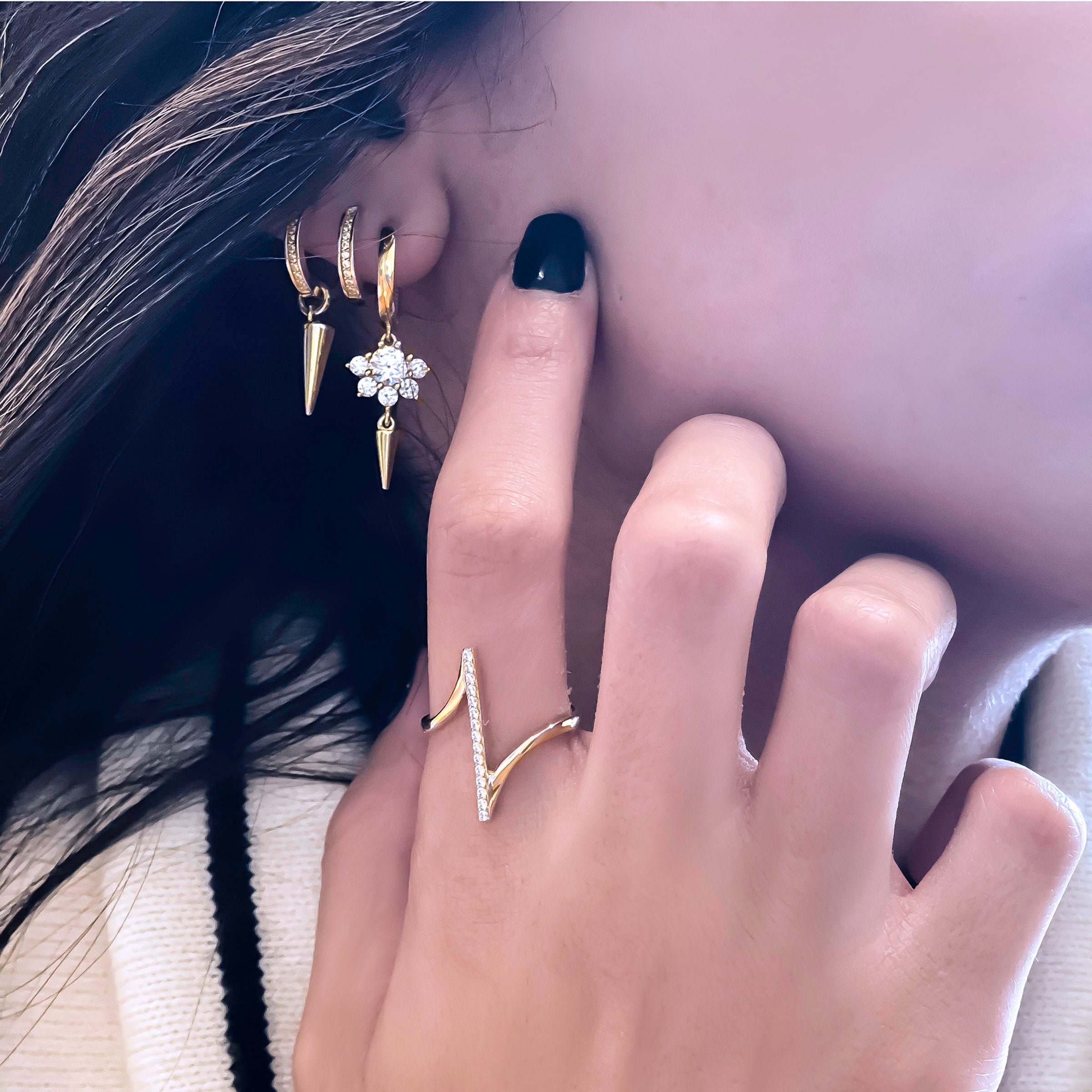 עגילי צ'ארם לאישה מזהב צהוב 14 קראט - צ'ארם סטרלייט עגילי צ'ארם לאישה מזהב צהוב 14 קראט - צ'ארם סטרלייט