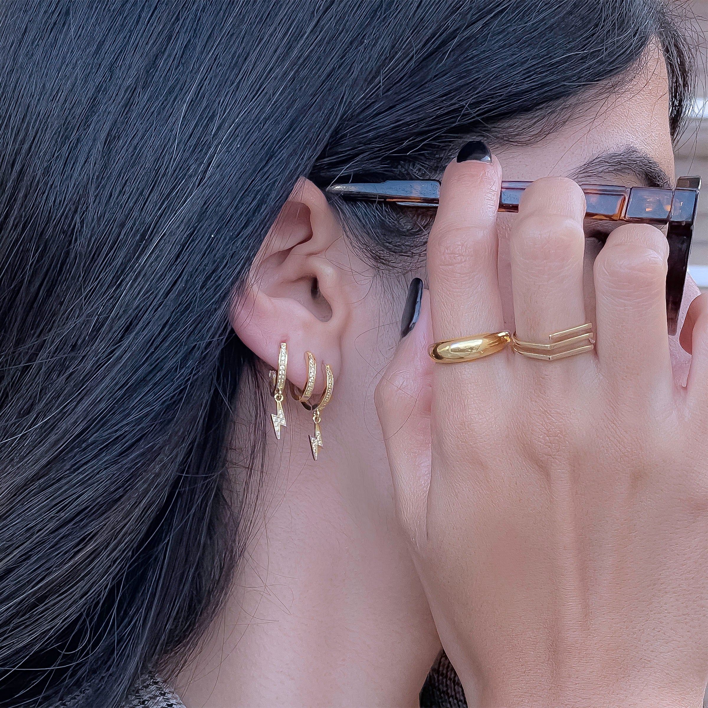 עגילי צ'ארם לאישה מזהב צהוב 14 קראט - צ'ארם ברק מנצנץ עגילי צ'ארם לאישה מזהב צהוב 14 קראט - צ'ארם ברק מנצנץ