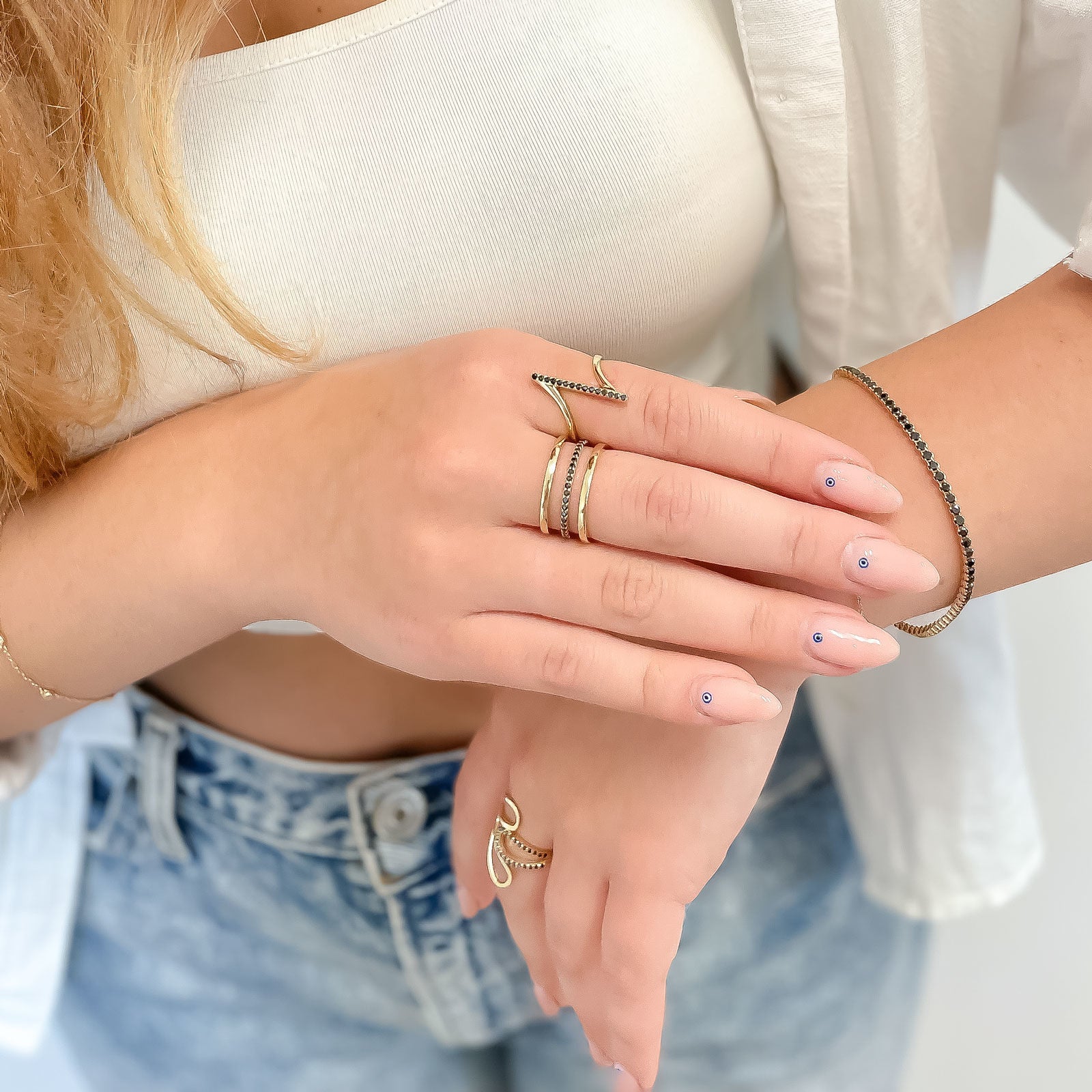 טבעת לנשים מזהב צהוב 14 קראט - בלינדה שחורה טבעת לנשים מזהב צהוב 14 קראט - בלינדה שחורה