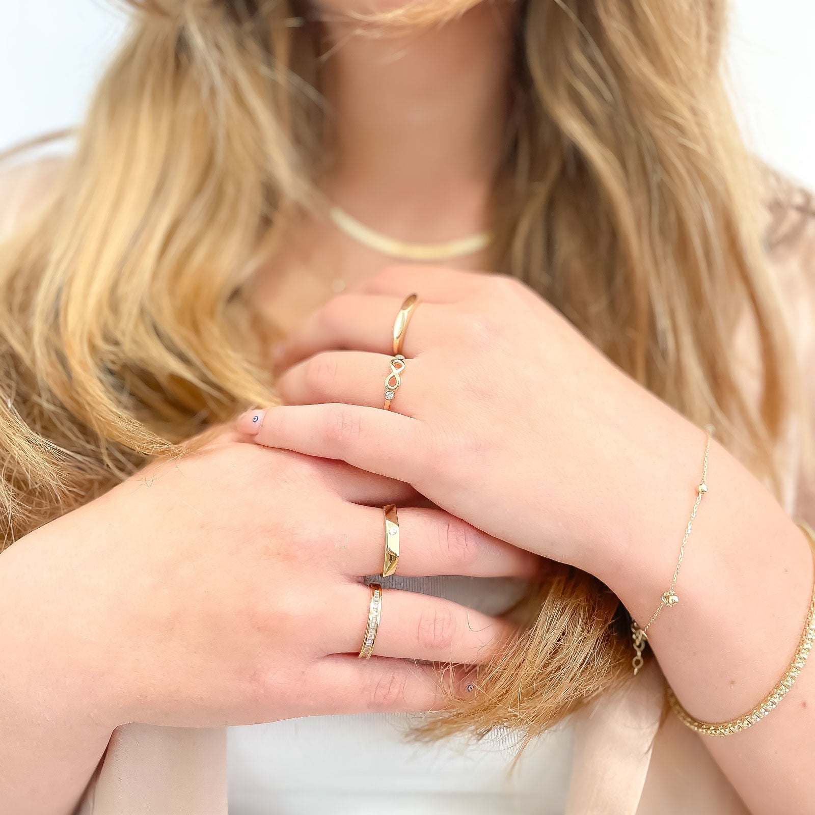 טבעת לנשים מזהב צהוב 14 קראט - אינסוף מנצנץ טבעת לנשים מזהב צהוב 14 קראט - אינסוף מנצנץ