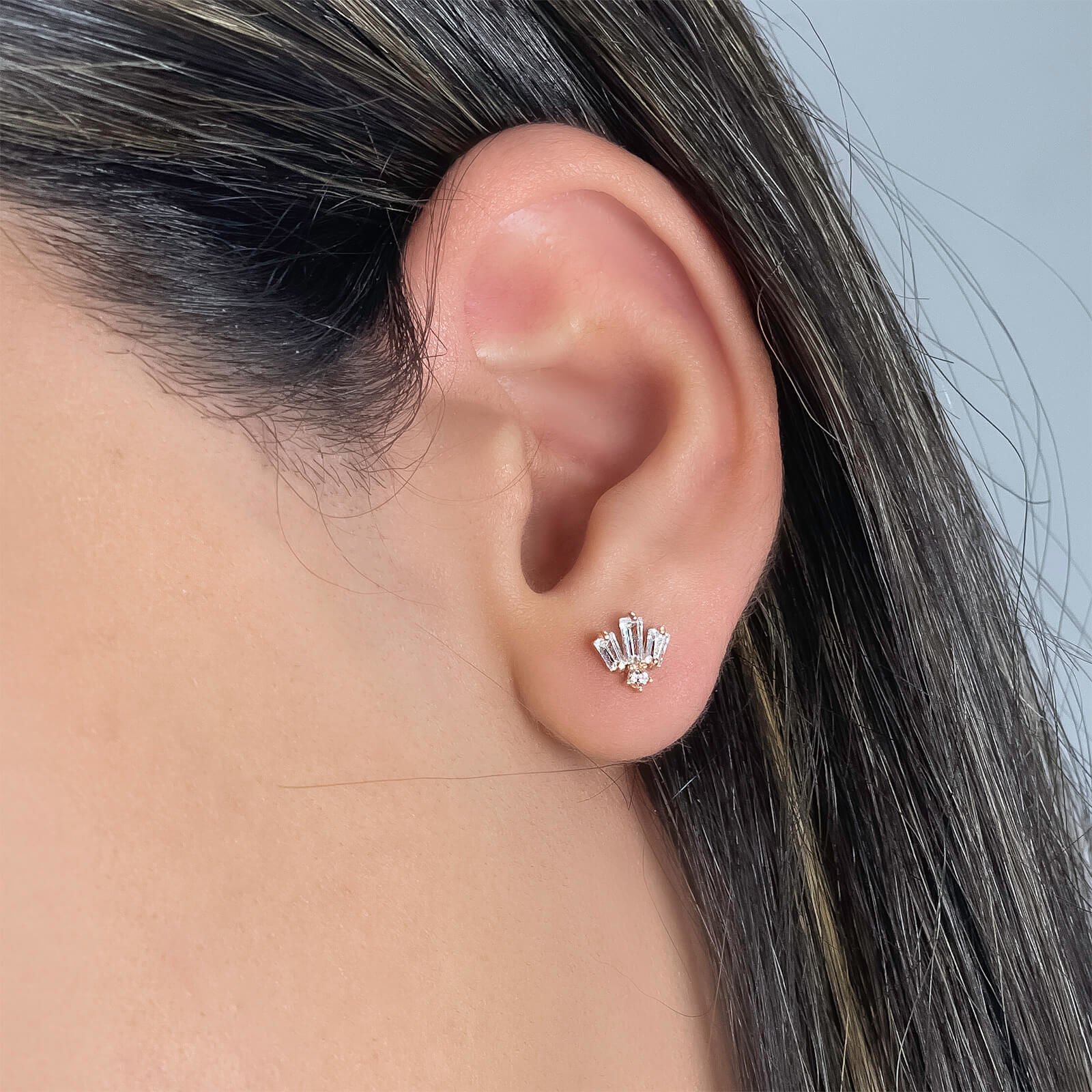 עגילים צמודים מזהב צהוב 14 קראט - סוייר עגילים צמודים מזהב צהוב 14 קראט - סוייר