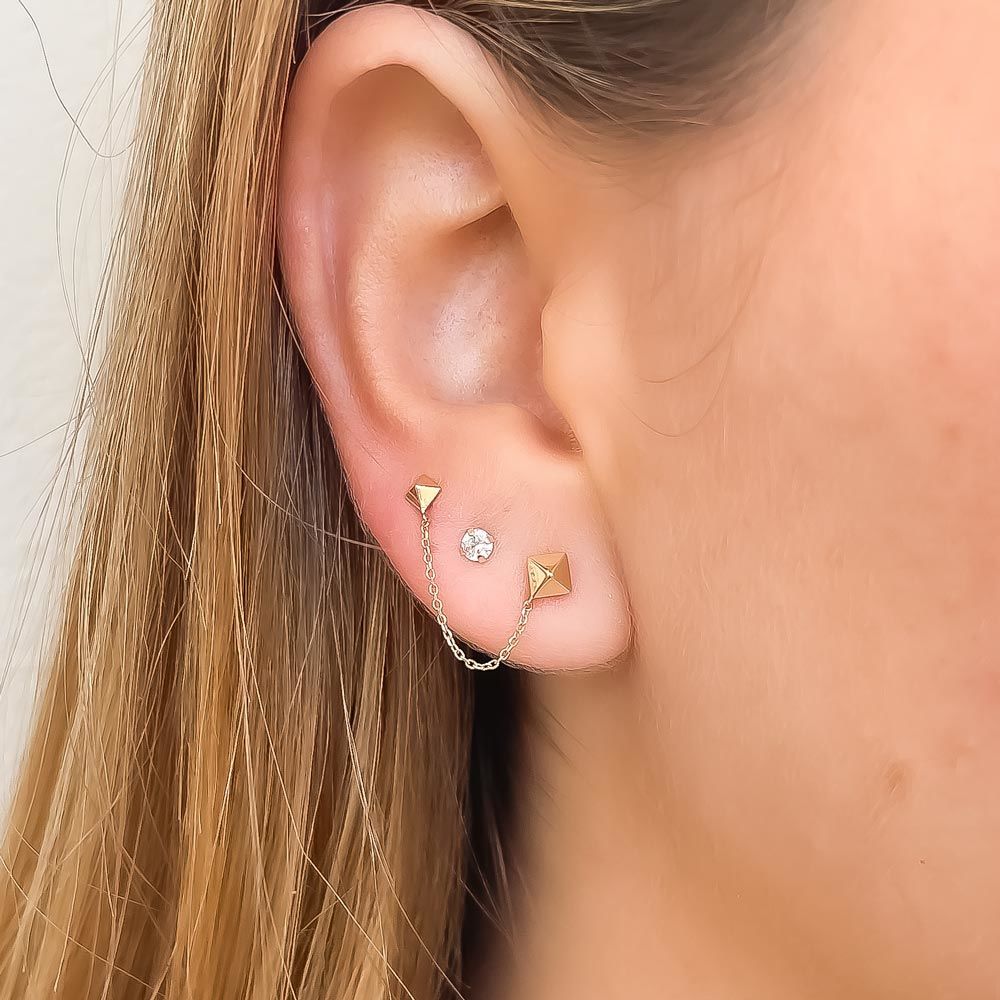 עגילי שני חורים מזהב צהוב 14 קראט - נסיה עגילי שני חורים מזהב צהוב 14 קראט - נסיה