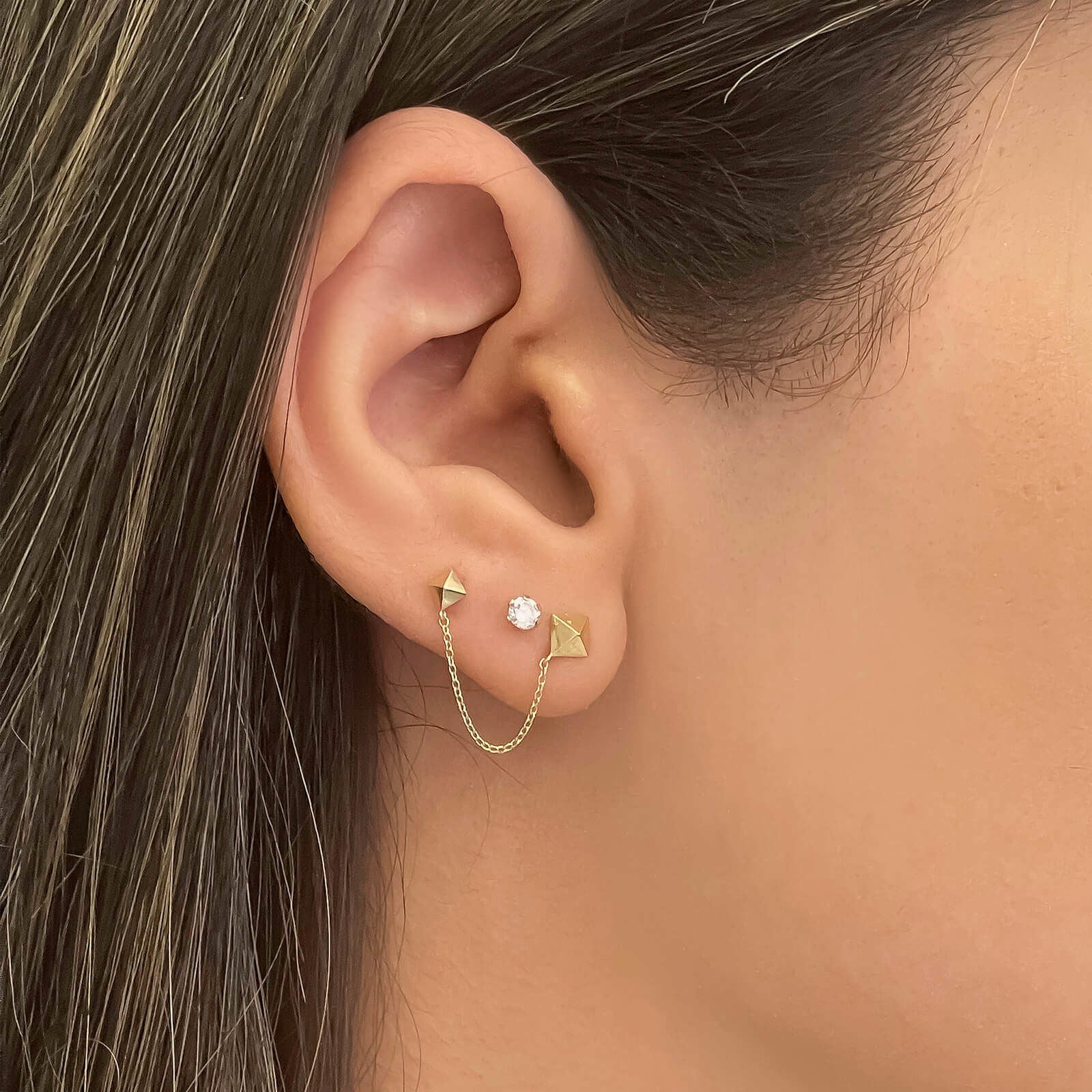 עגילי שני חורים מזהב צהוב 14 קראט - נסיה עגילי שני חורים מזהב צהוב 14 קראט - נסיה