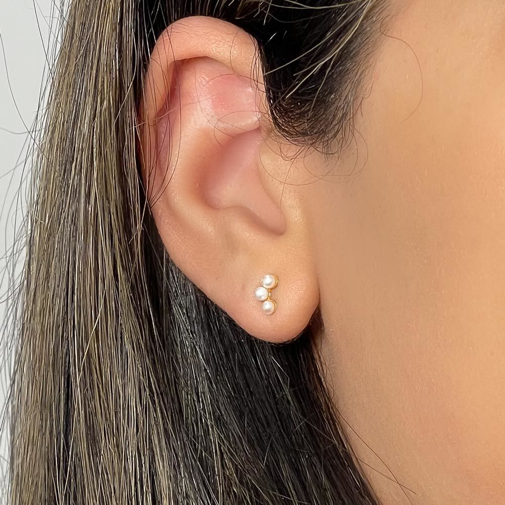 עגילים צמודים מזהב צהוב 14 קראט - פנינים עגילים צמודים מזהב צהוב 14 קראט - פנינים