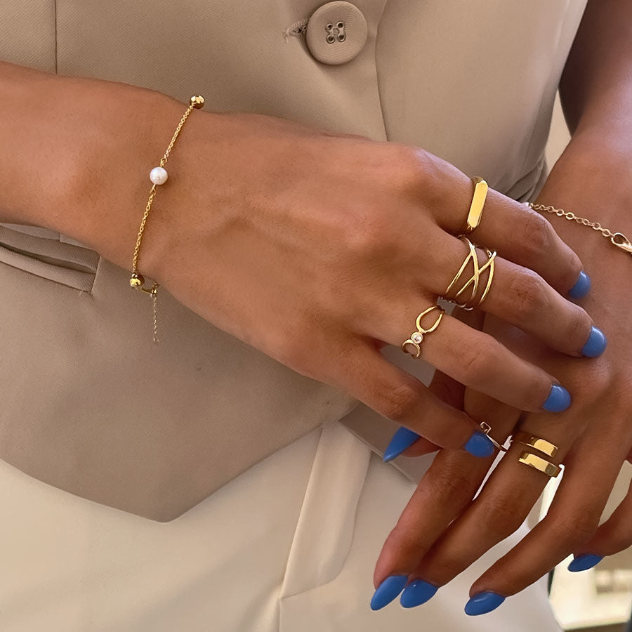 צמיד לאישה מזהב צהוב 14 קראט - פנינים וכדורי זהב צמיד לאישה מזהב צהוב 14 קראט - פנינים וכדורי זהב