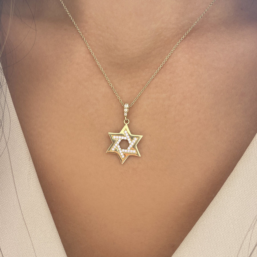 תליון ושרשרת מזהב צהוב 14 קראט - מגן דוד חצי מנצנץ תליון ושרשרת מזהב צהוב 14 קראט - מגן דוד חצי מנצנץ