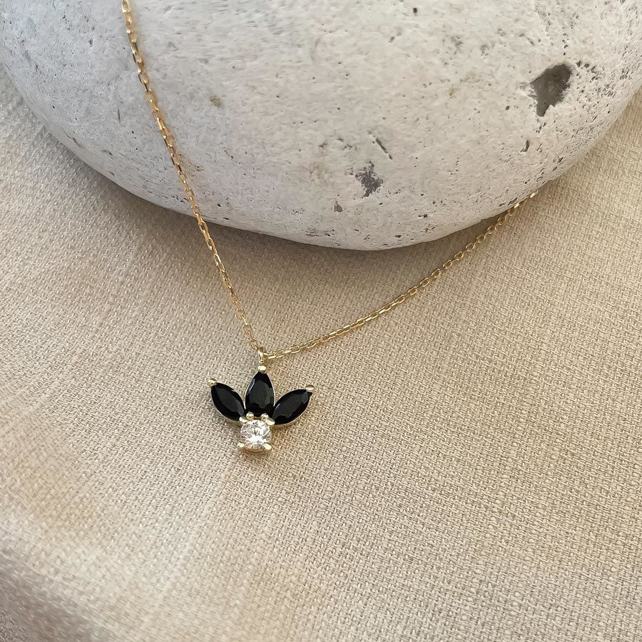 תליון ושרשרת מזהב צהוב 14 קראט - לוטוס שחור גדול תליון ושרשרת מזהב צהוב 14 קראט - לוטוס שחור גדול