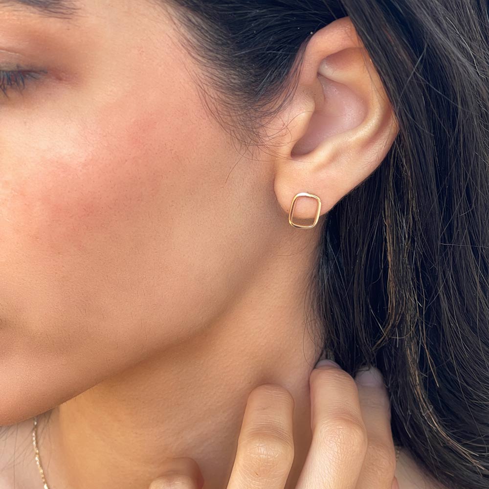 עגילים לאישה מזהב צהוב 14 קראט - מלבנים אמסטרדם עגילים לאישה מזהב צהוב 14 קראט - מלבנים אמסטרדם