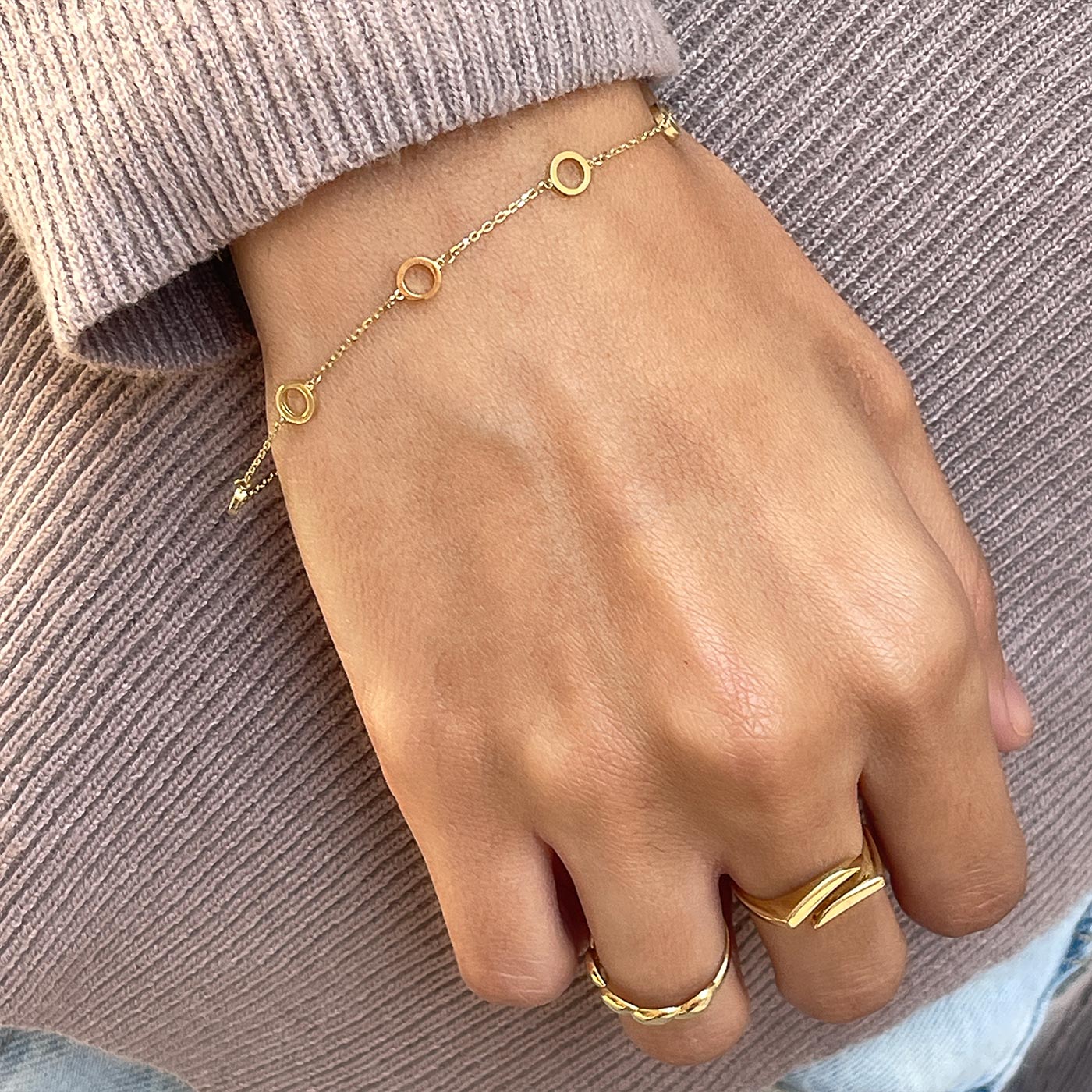 צמיד לאישה מזהב צהוב 14 קראט - עיגולי רומי צמיד לאישה מזהב צהוב 14 קראט - עיגולי רומי