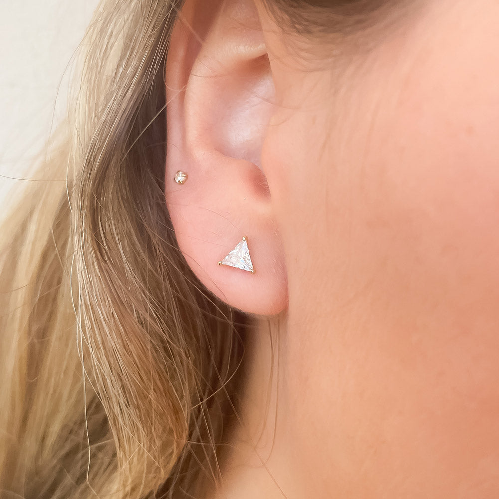 עגילים צמודים מזהב צהוב 14 קראט - משולש קרטר עגילים צמודים מזהב צהוב 14 קראט - משולש קרטר