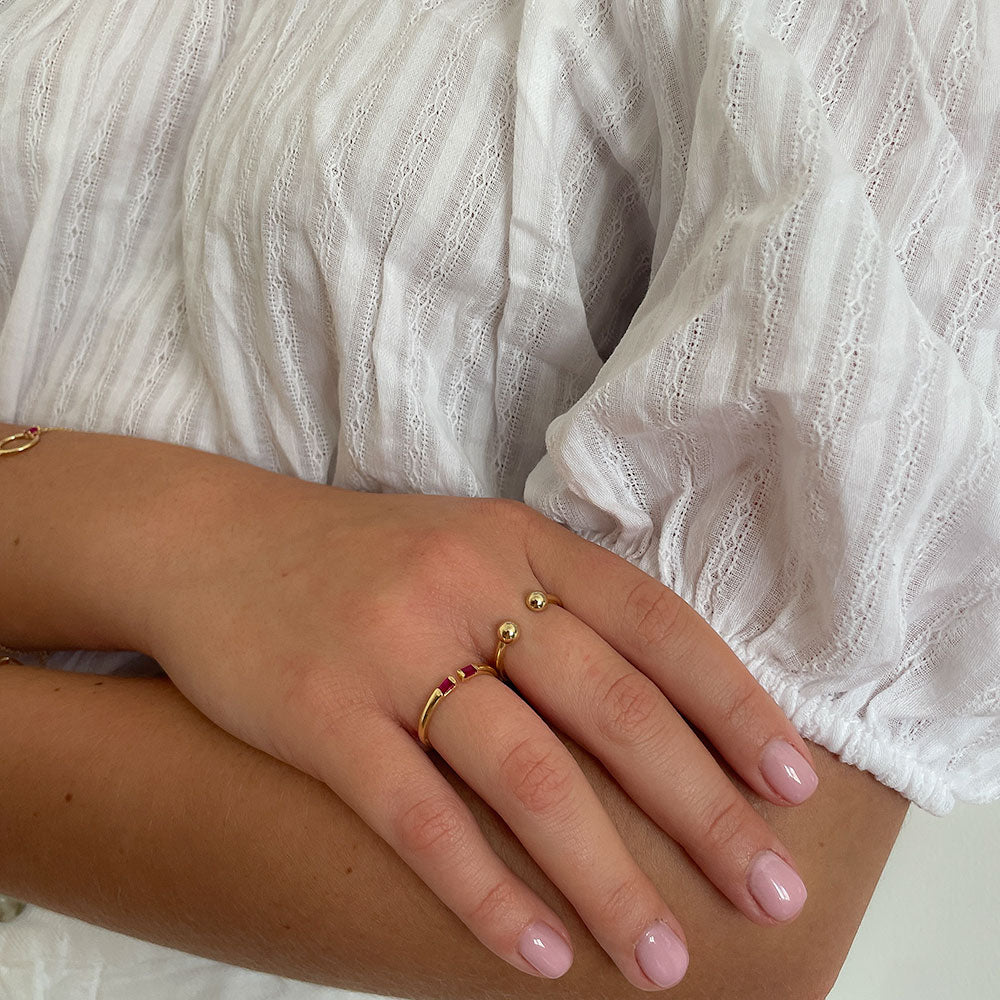 טבעת רובי פתוחה מזהב צהוב 14 קראט - אקו אדומה טבעת רובי פתוחה מזהב צהוב 14 קראט - אקו אדומה