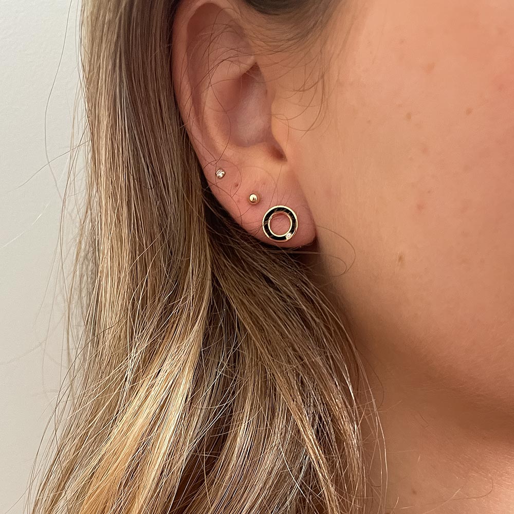 עגילי יהלומים צמודים מזהב צהוב 14 קראט - מעגל החיים סליבן עגילי יהלומים צמודים מזהב צהוב 14 קראט - מעגל החיים סליבן