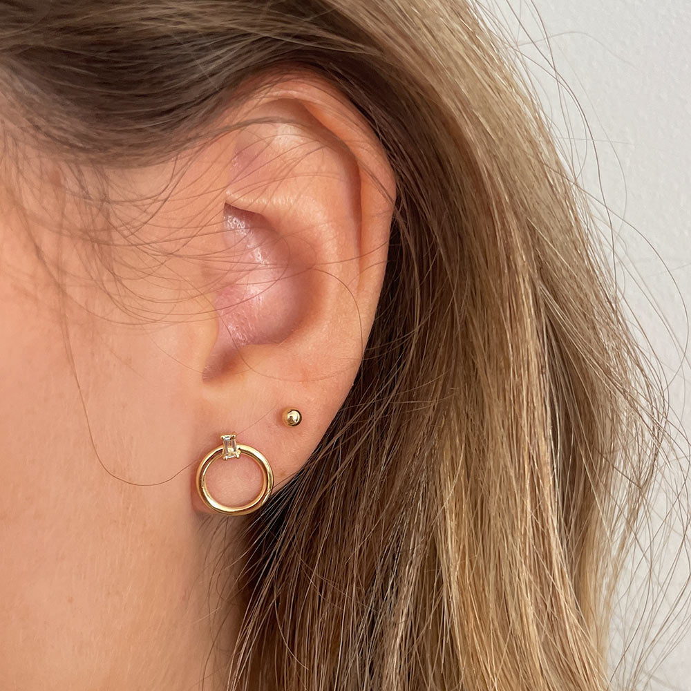 עגילים צמודים טופז מזהב צהוב 14 קראט - עיגול רין עגילים צמודים טופז מזהב צהוב 14 קראט - עיגול רין