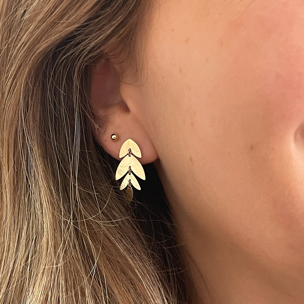 עגילים לאישה מזהב צהוב 14 קראט - עלה בילי עגילים לאישה מזהב צהוב 14 קראט - עלה בילי