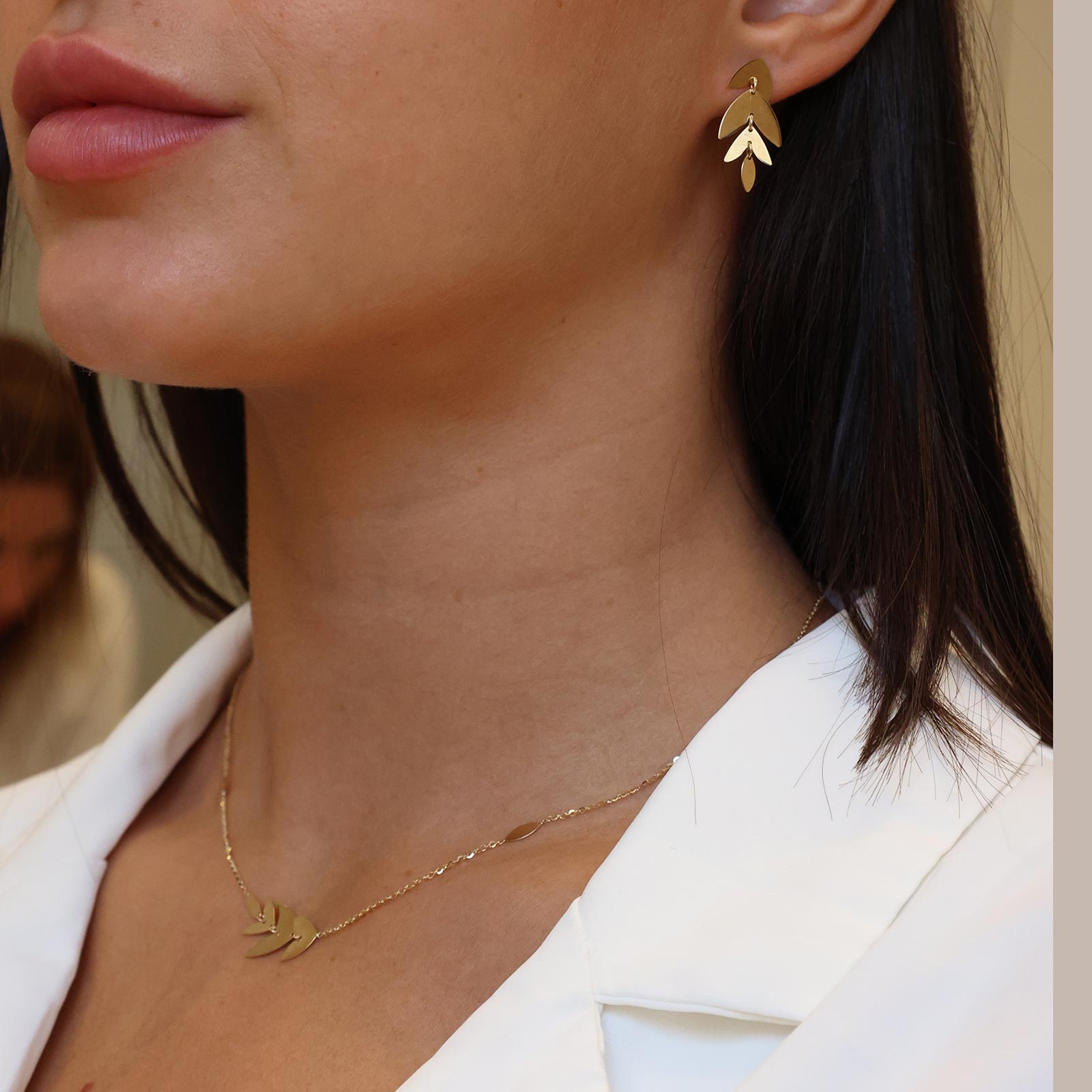 עגילים לאישה מזהב צהוב 14 קראט - עלה בילי עגילים לאישה מזהב צהוב 14 קראט - עלה בילי