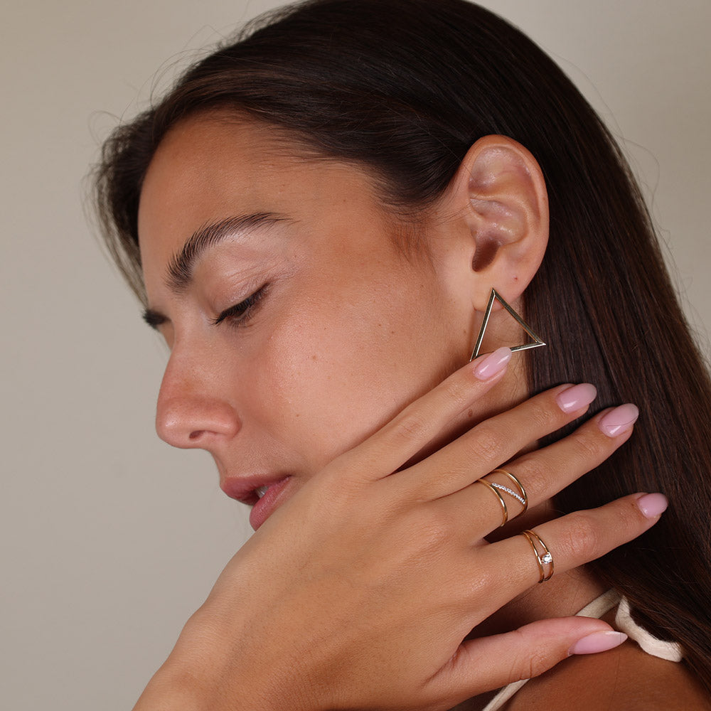 עגילים לאישה מזהב צהוב 14 קראט - משולש לוגן עגילים לאישה מזהב צהוב 14 קראט - משולש לוגן