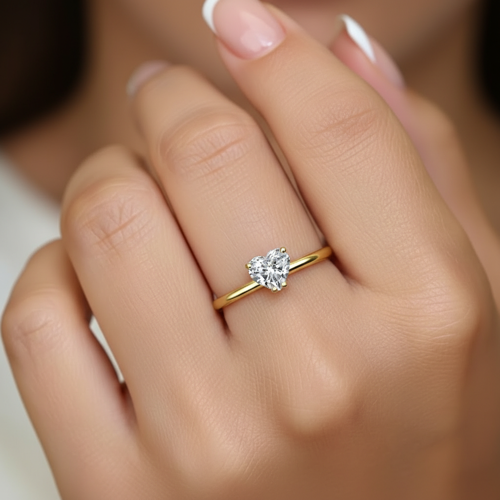 טבעת יהלום מעבדה מזהב צהוב 14K - לב אמור טבעת יהלום מעבדה מזהב צהוב 14K - לב אמור