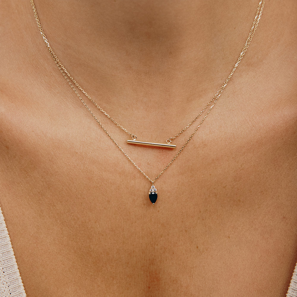 תליון ושרשרת מזהב צהוב 14 קראט - טיפה קמילה שחורה תליון ושרשרת מזהב צהוב 14 קראט - טיפה קמילה שחורה