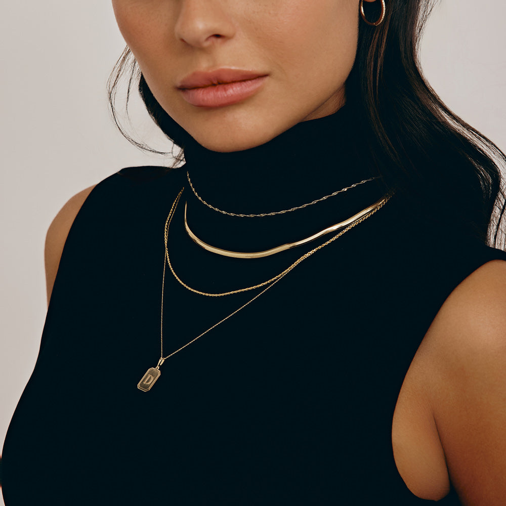 תליון ושרשרת מזהב ורוד 14 קראט -תליון מלבן עם חריטת אות תליון ושרשרת מזהב ורוד 14 קראט -תליון מלבן עם חריטת אות