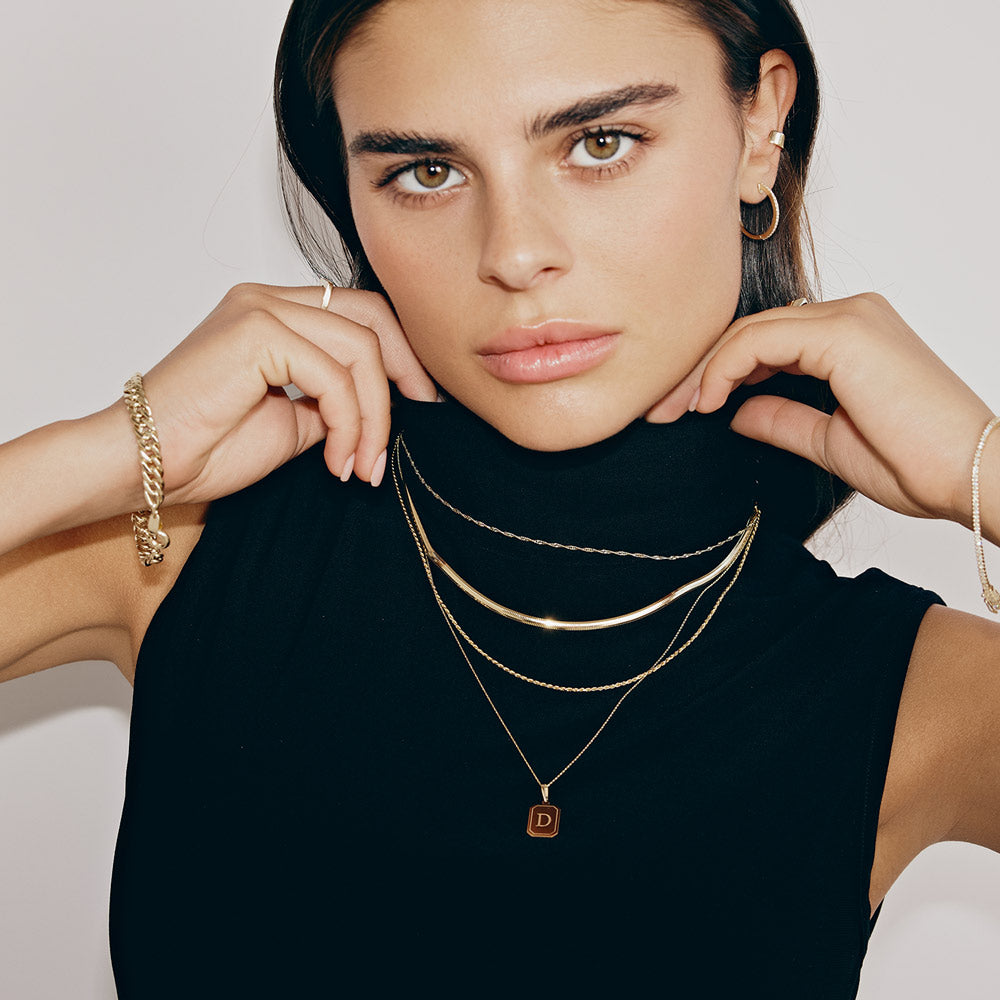 תליון ושרשרת מכסף אמיתי 925 - תליון מלבן עם חריטת אות תליון ושרשרת מכסף אמיתי 925 - תליון מלבן עם חריטת אות