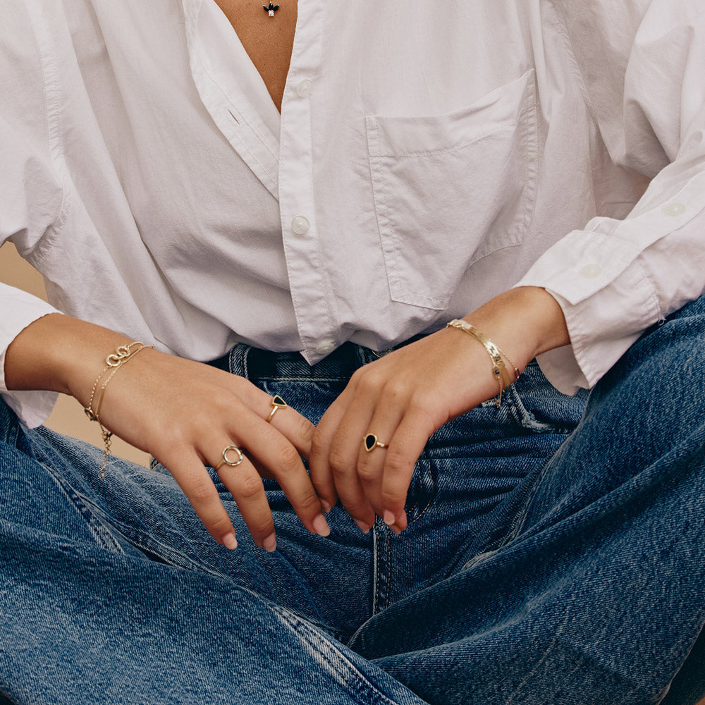 טבעת אוניקס ויהלום מזהב צהוב 14 קראט - טיפת ראדלי טבעת אוניקס ויהלום מזהב צהוב 14 קראט - טיפת ראדלי