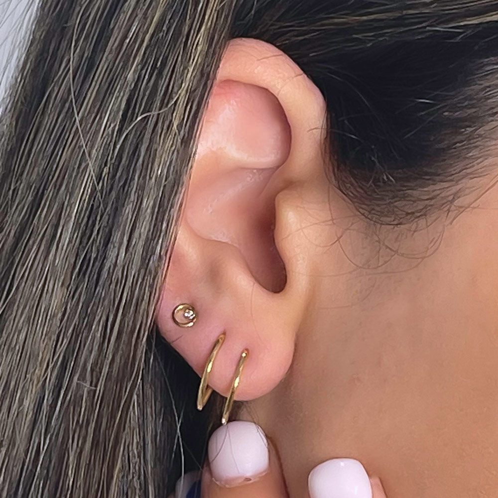 עגילים צמודים מזהב צהוב 14 קראט - אמה