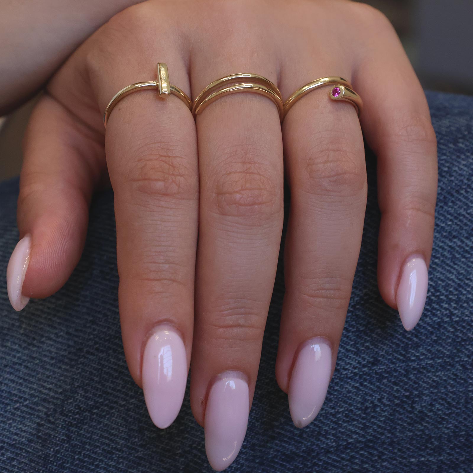 טבעת לנשים מזהב צהוב 14 קראט - ספירלה חלקה