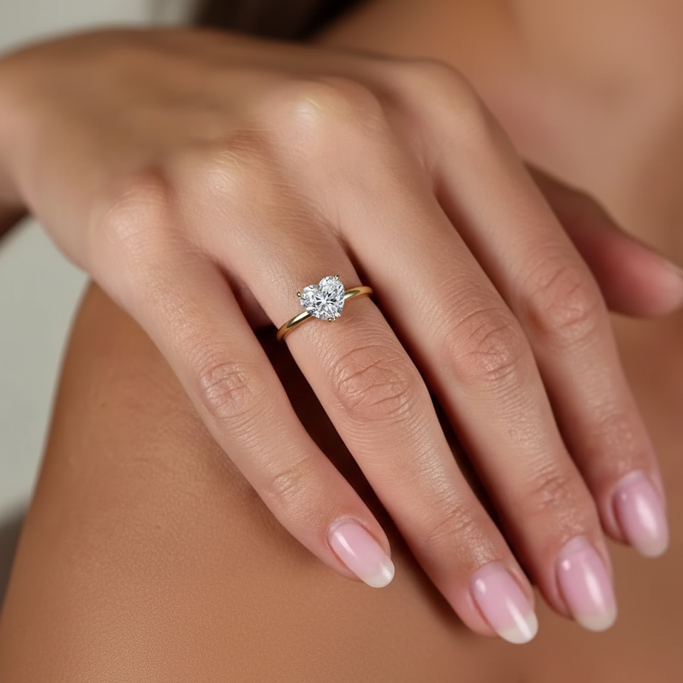 טבעת יהלום מעבדה מזהב צהוב 14K -  לב אמור