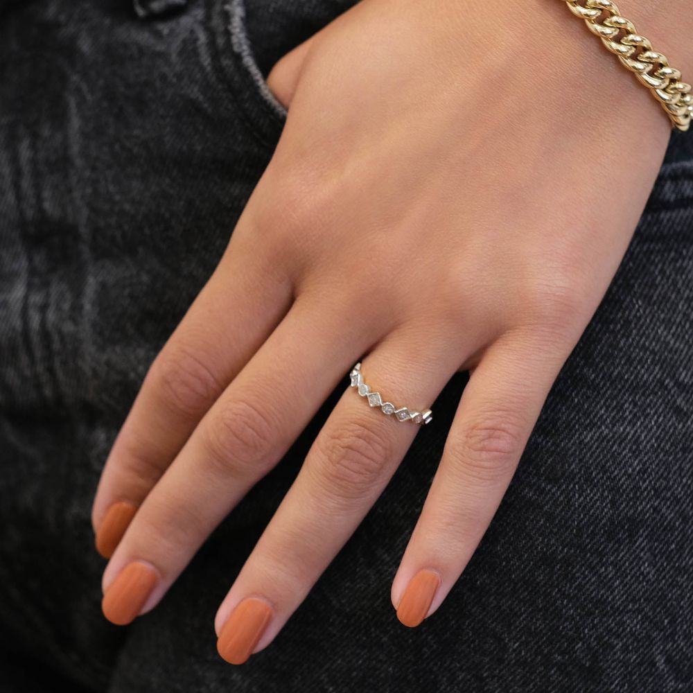 תכשיטי יהלומים | טבעת יהלומים מזהב לבן 14 קראט - סקרלט