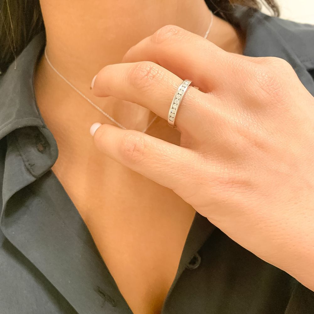 תכשיטי יהלומים | טבעת יהלומים מזהב לבן 14 קראט -  אליזבת 