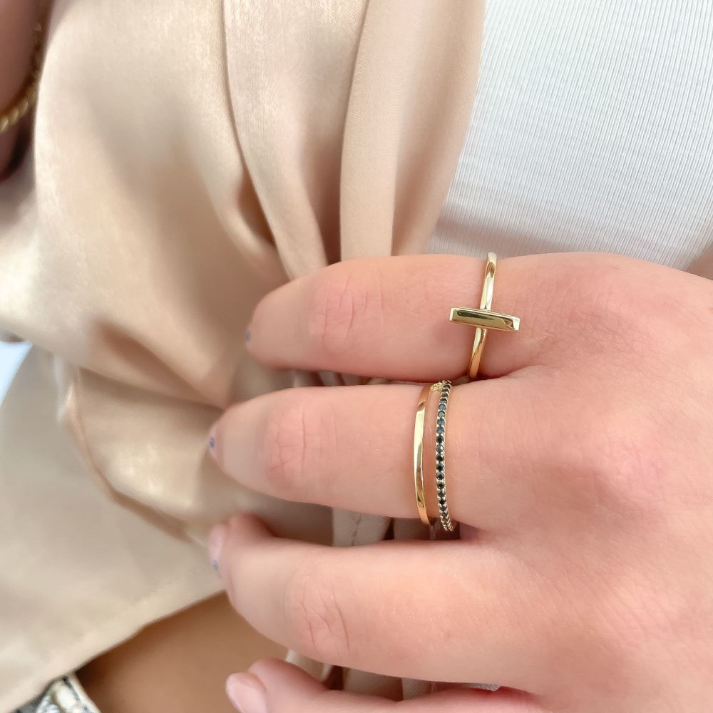 טבעות זהב | טבעת לנשים מזהב צהוב 14 קראט - קמילה שחורה
