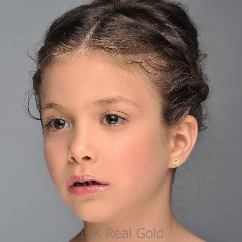 תכשיטים מזהב לילדות | עגילים צמודים מזהב צהוב 14 קראט - לב חינני